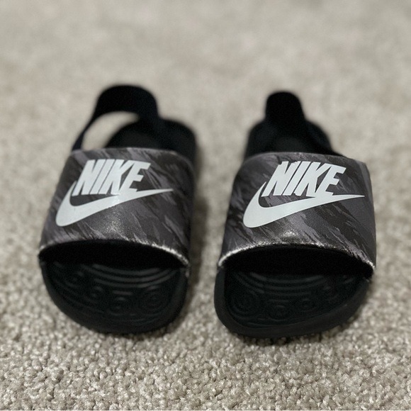 Toddler Nike sandals like new! - Picture 3 of 3